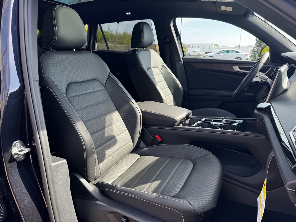 Vehicle image 13 of 42