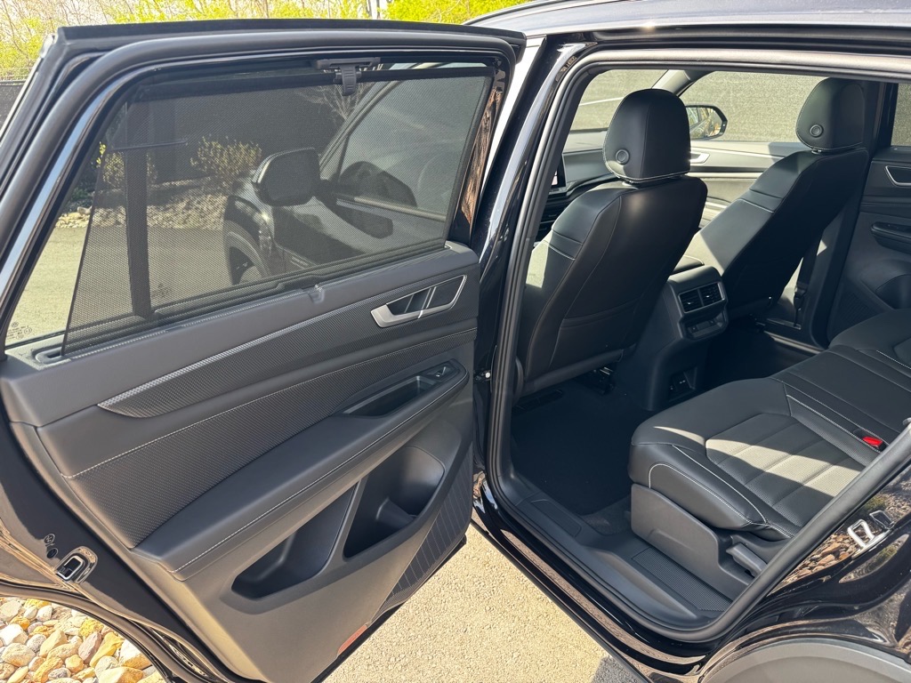 Vehicle image 21 of 42