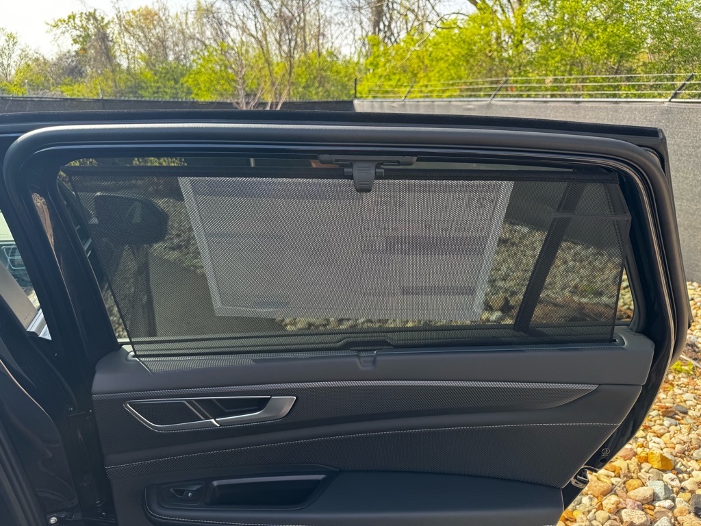 Vehicle image 15 of 42