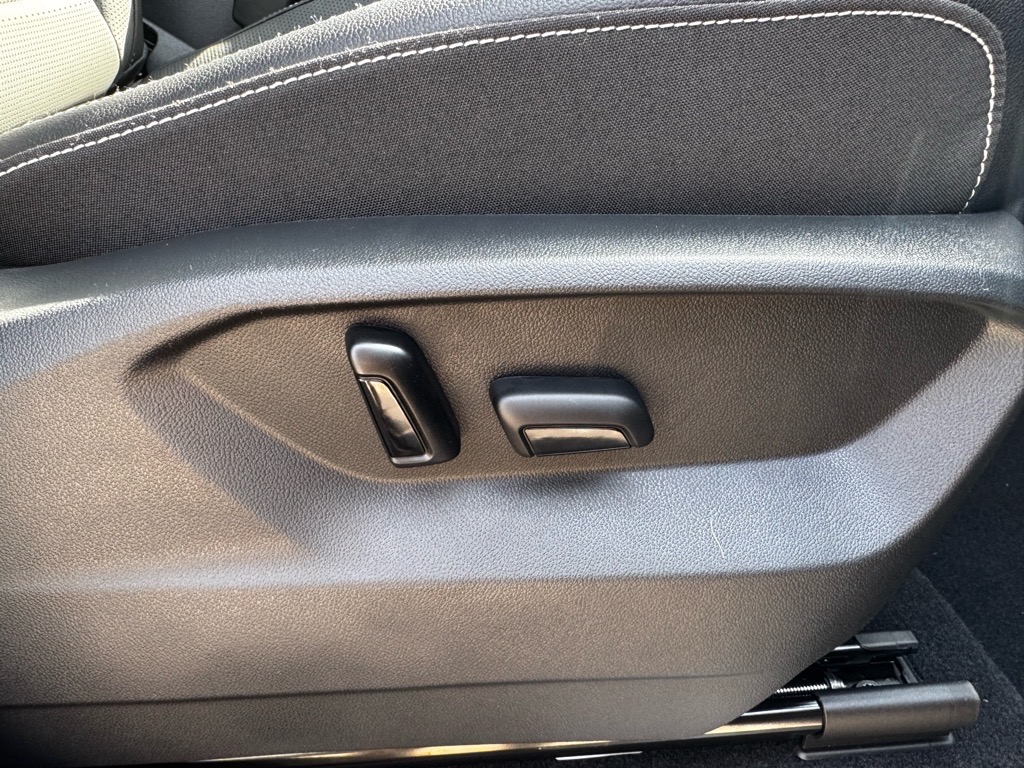 Vehicle image 12 of 42