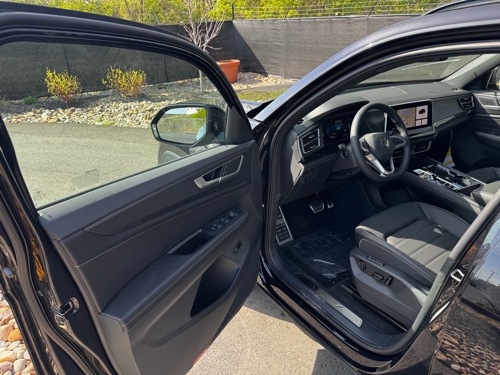 Vehicle image 24 of 42