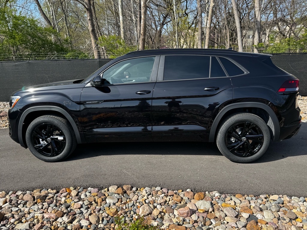 Vehicle image 8 of 42