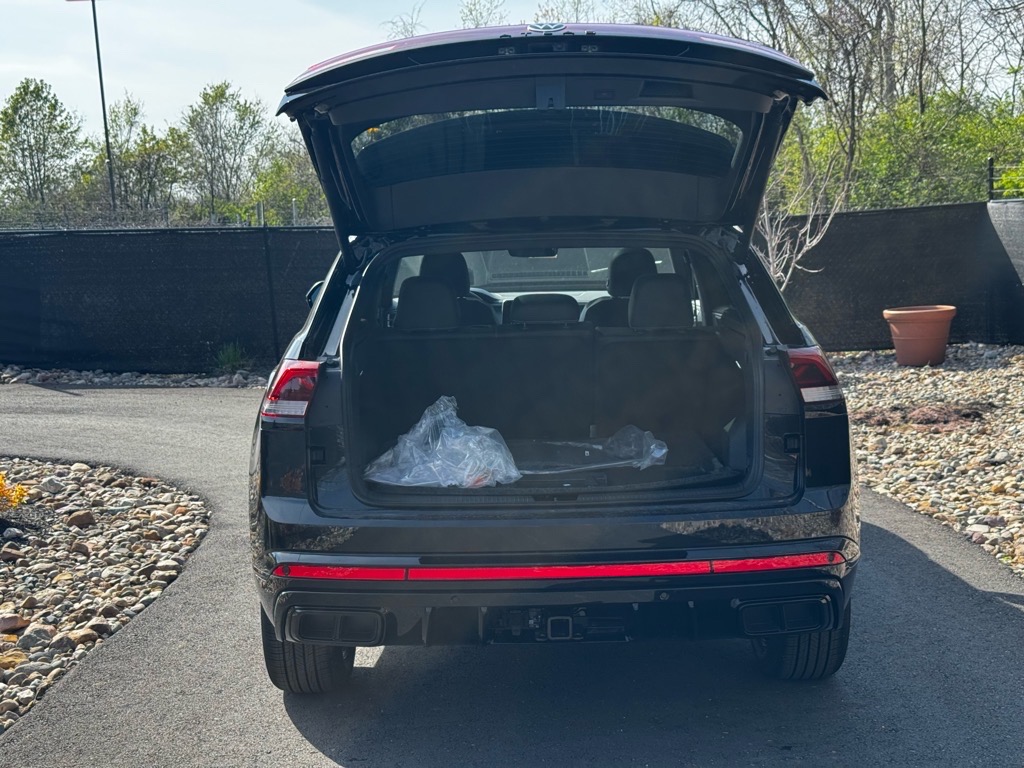 Vehicle image 17 of 42