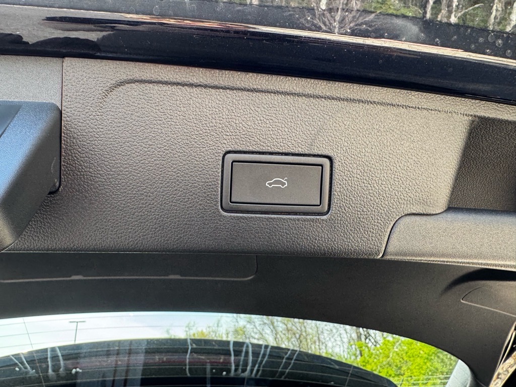 Vehicle image 19 of 42