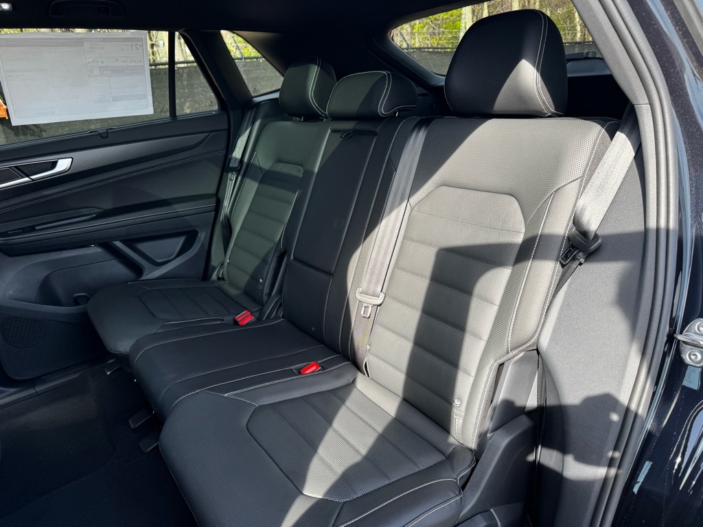 Vehicle image 23 of 42