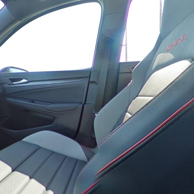 2025 Volkswagen Golf GTI SE Image 14 of 29