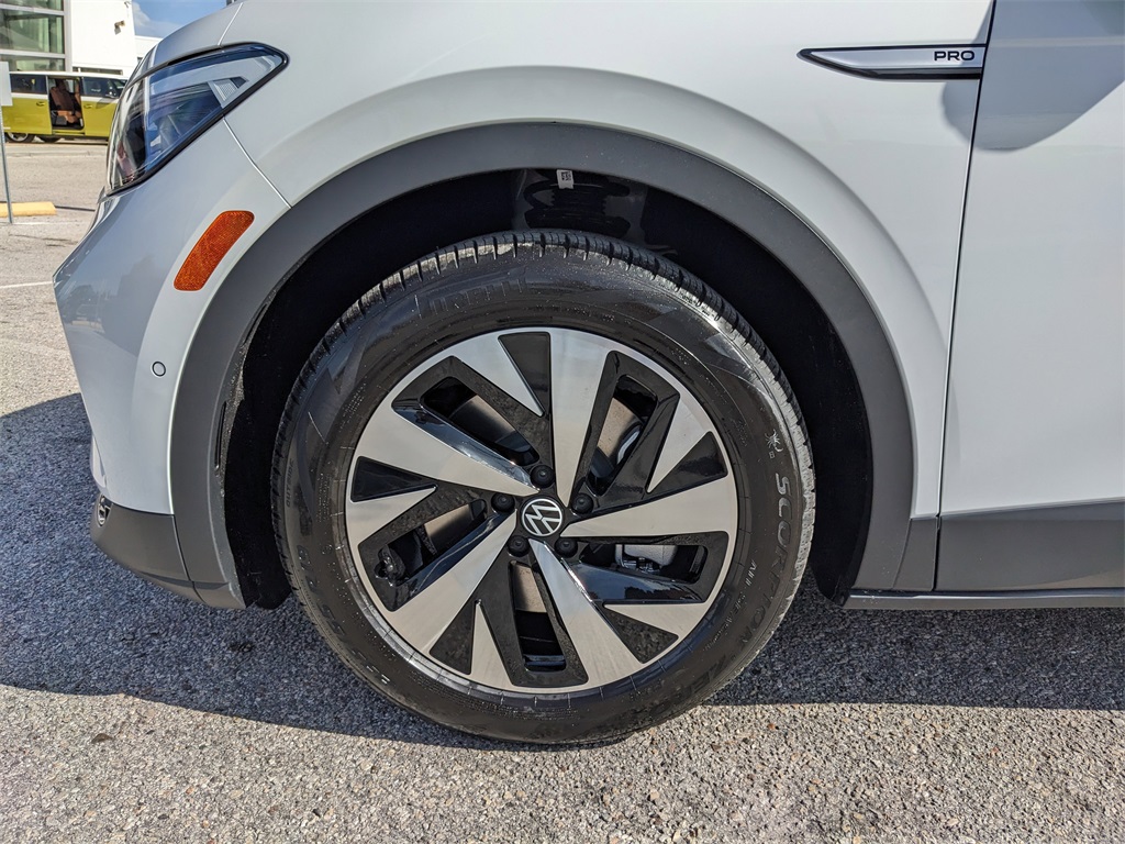 Vehicle image 10 of 29
