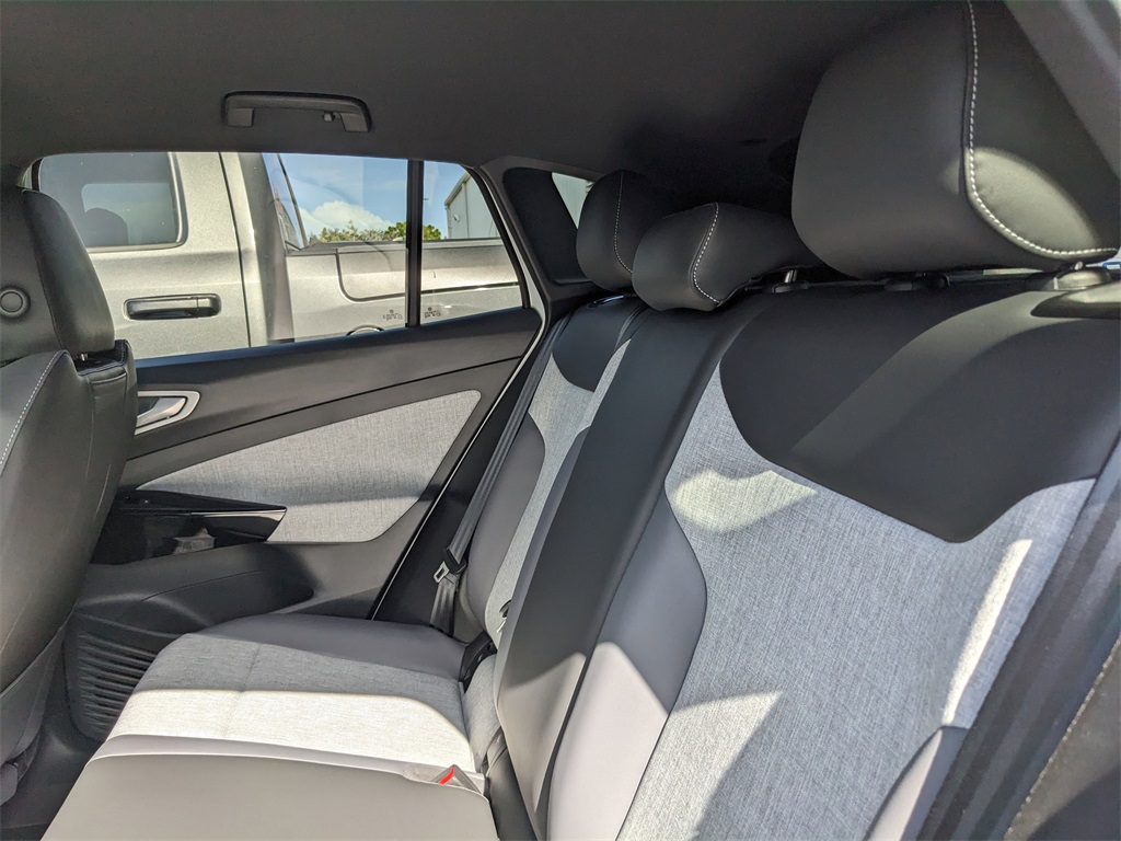 Vehicle image 11 of 29