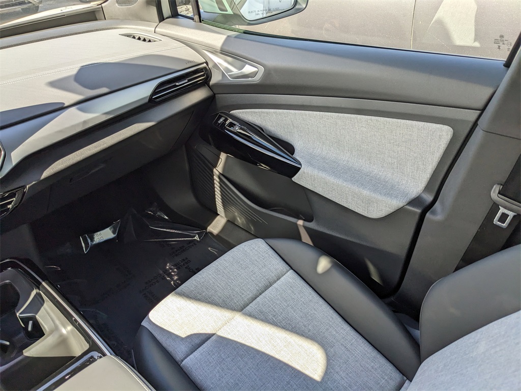 Vehicle image 22 of 29