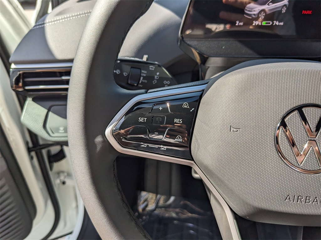 Vehicle image 17 of 29
