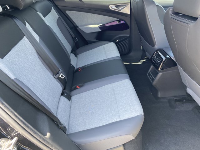 Vehicle image 9 of 17