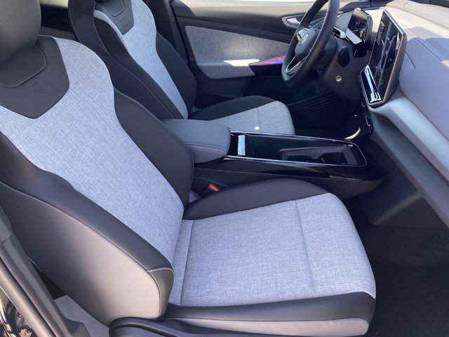 Vehicle image 7 of 17