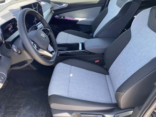 Vehicle image 10 of 17