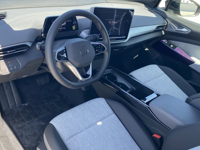 Vehicle image 12 of 17