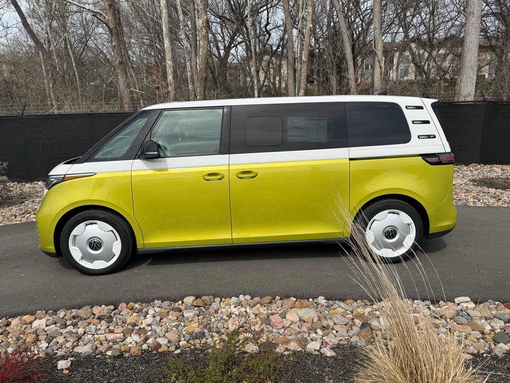 Vehicle image 9 of 47
