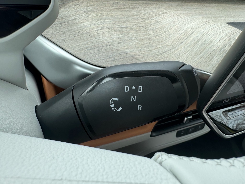 Vehicle image 34 of 47