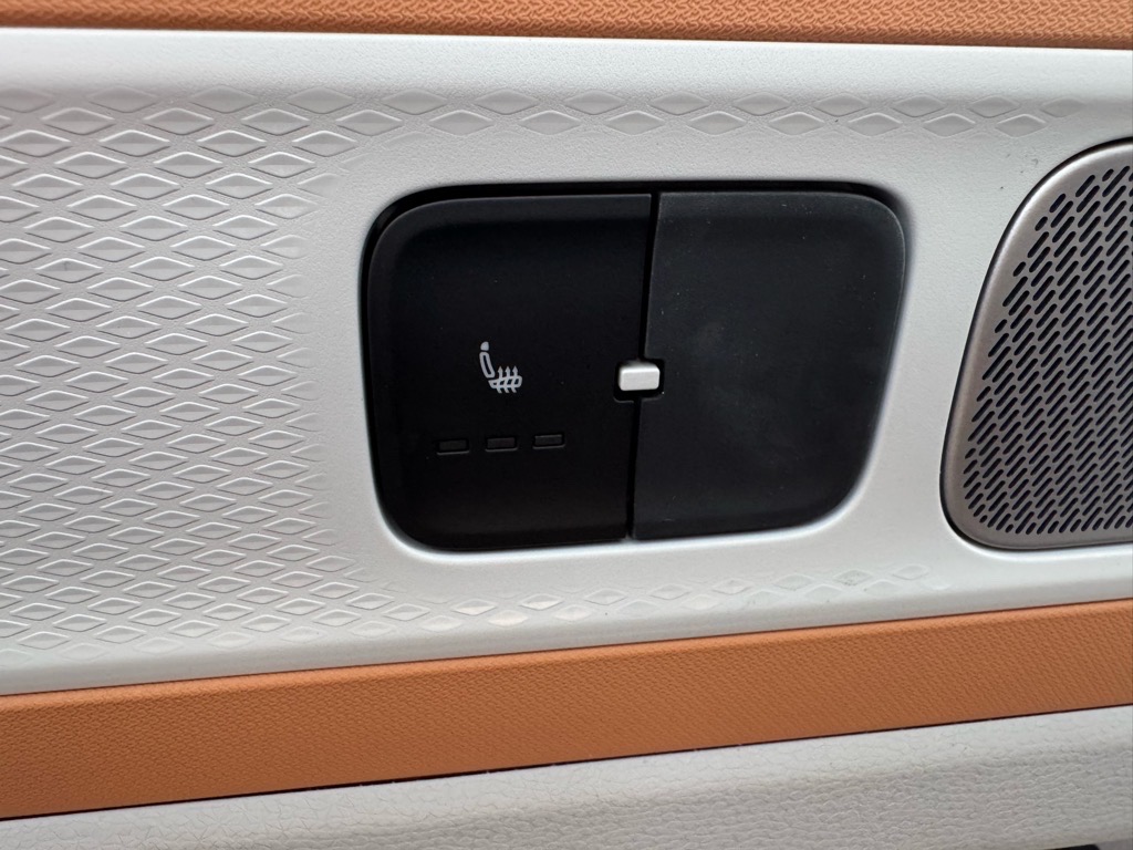 Vehicle image 22 of 47