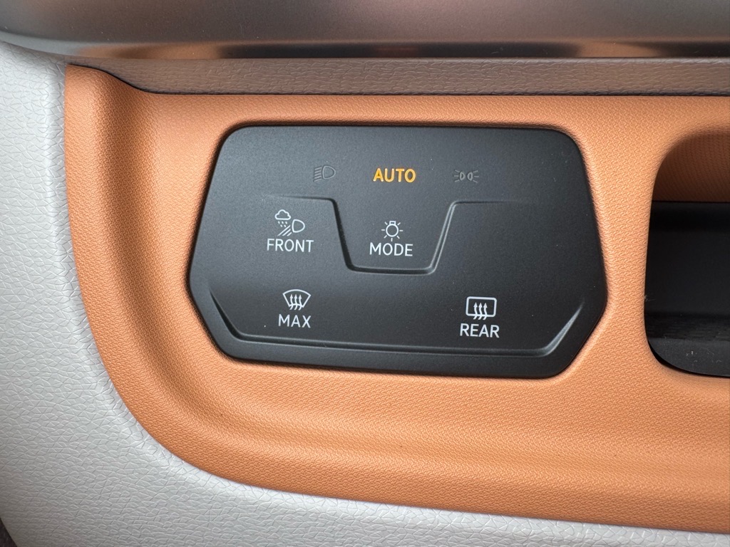 Vehicle image 30 of 47