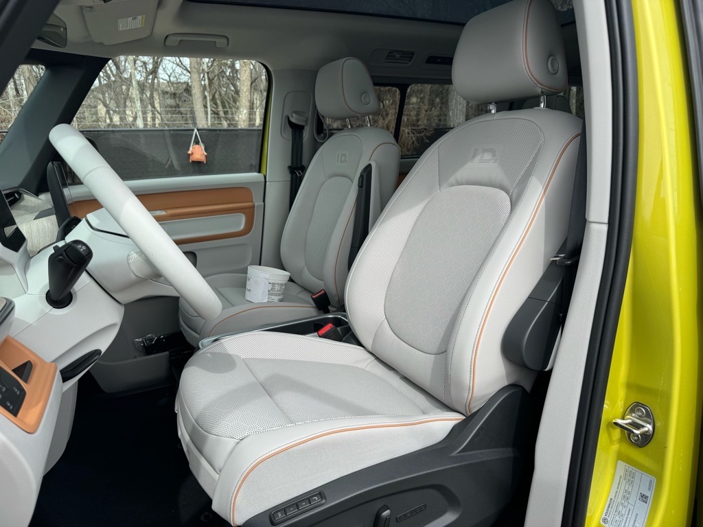 Vehicle image 27 of 47