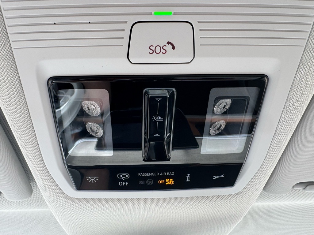 Vehicle image 43 of 47
