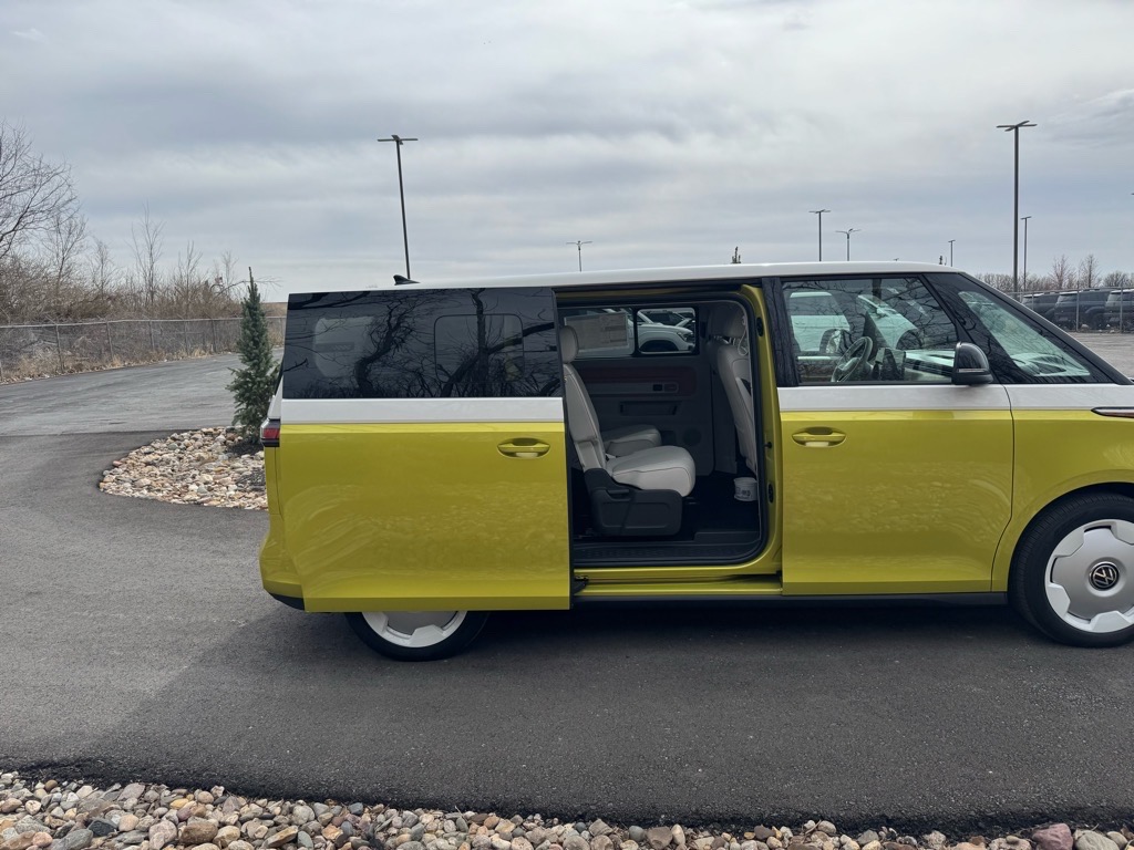 Vehicle image 5 of 47