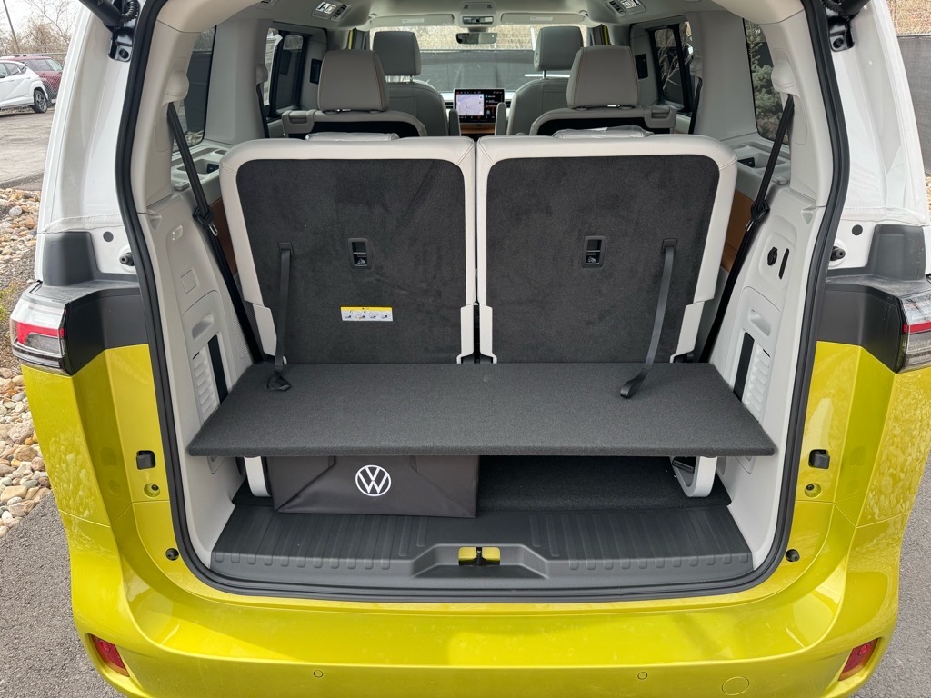 Vehicle image 18 of 47