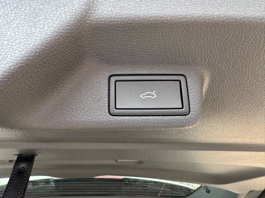 Vehicle image 19 of 47