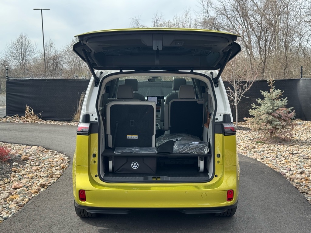 Vehicle image 17 of 47