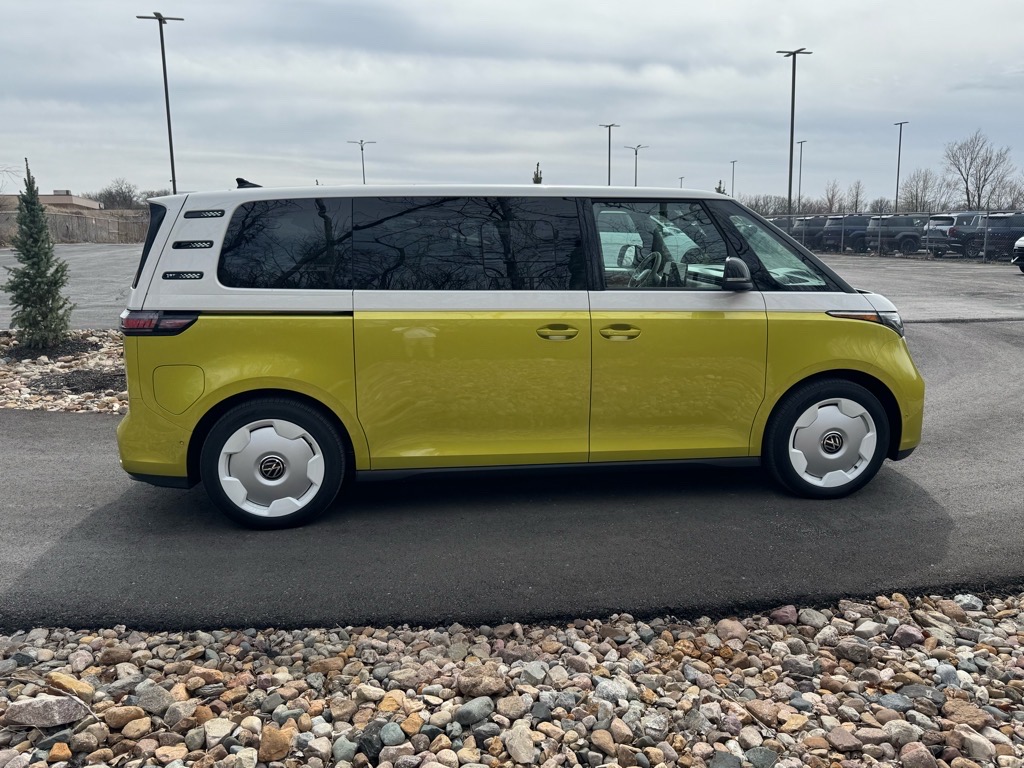 Vehicle image 4 of 47
