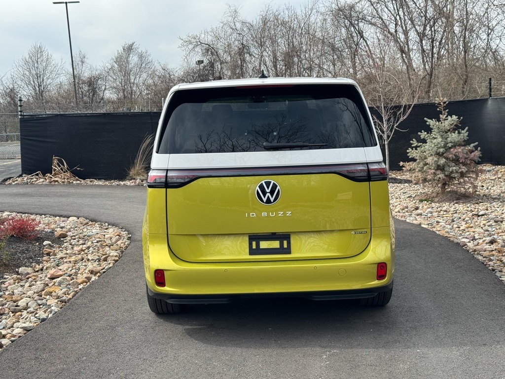Vehicle image 7 of 47