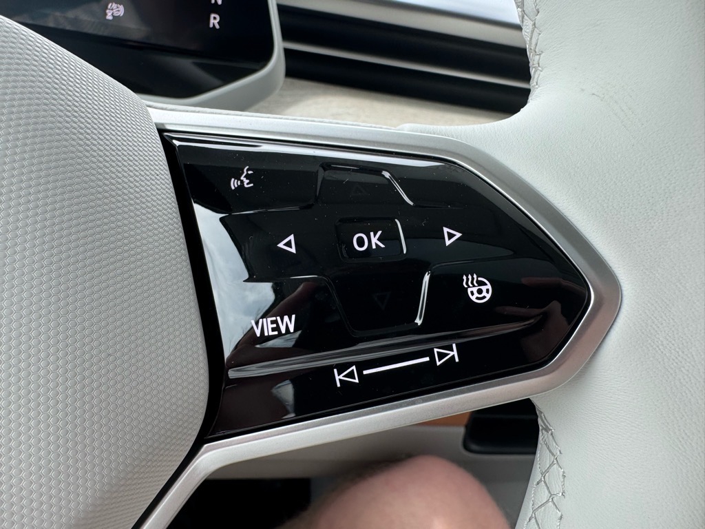 Vehicle image 33 of 47