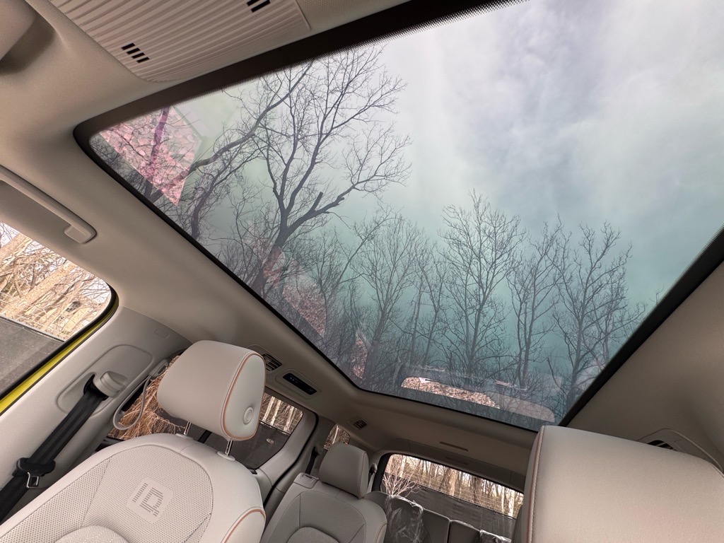 Vehicle image 44 of 47