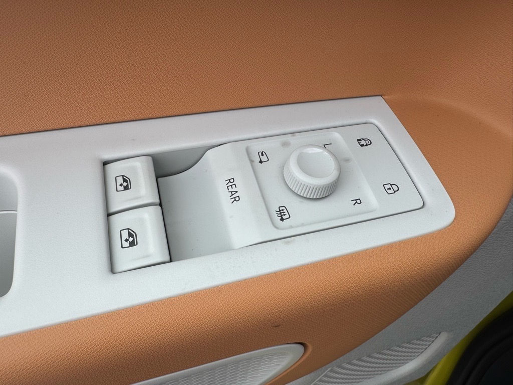 Vehicle image 28 of 47