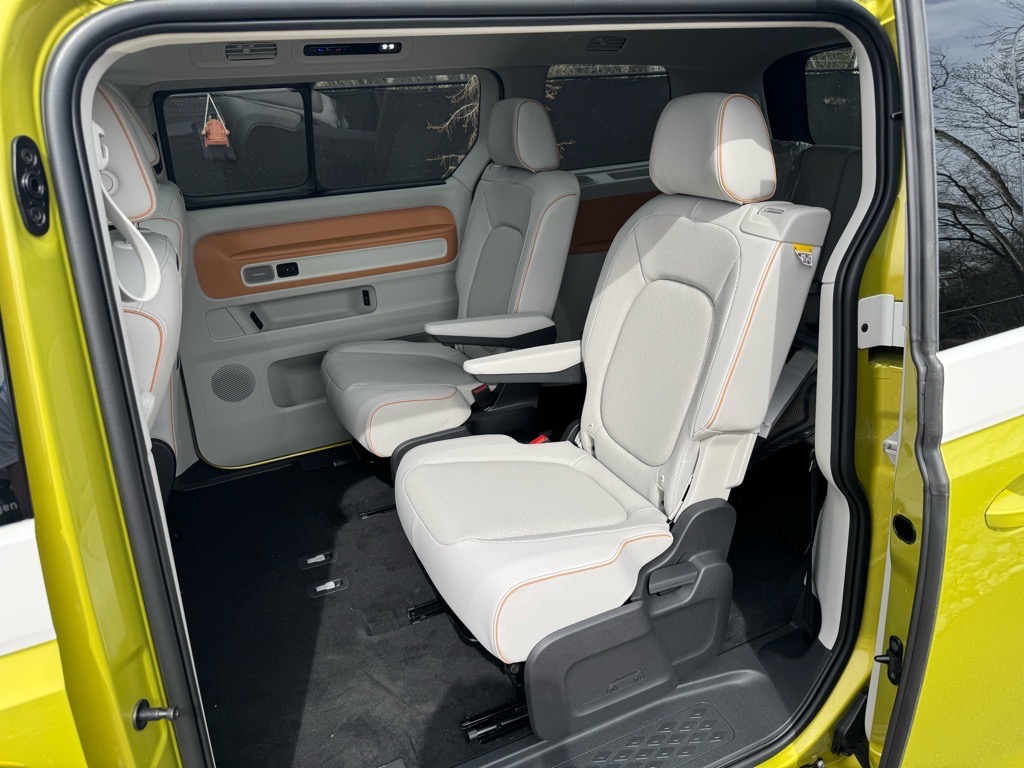 Vehicle image 20 of 47