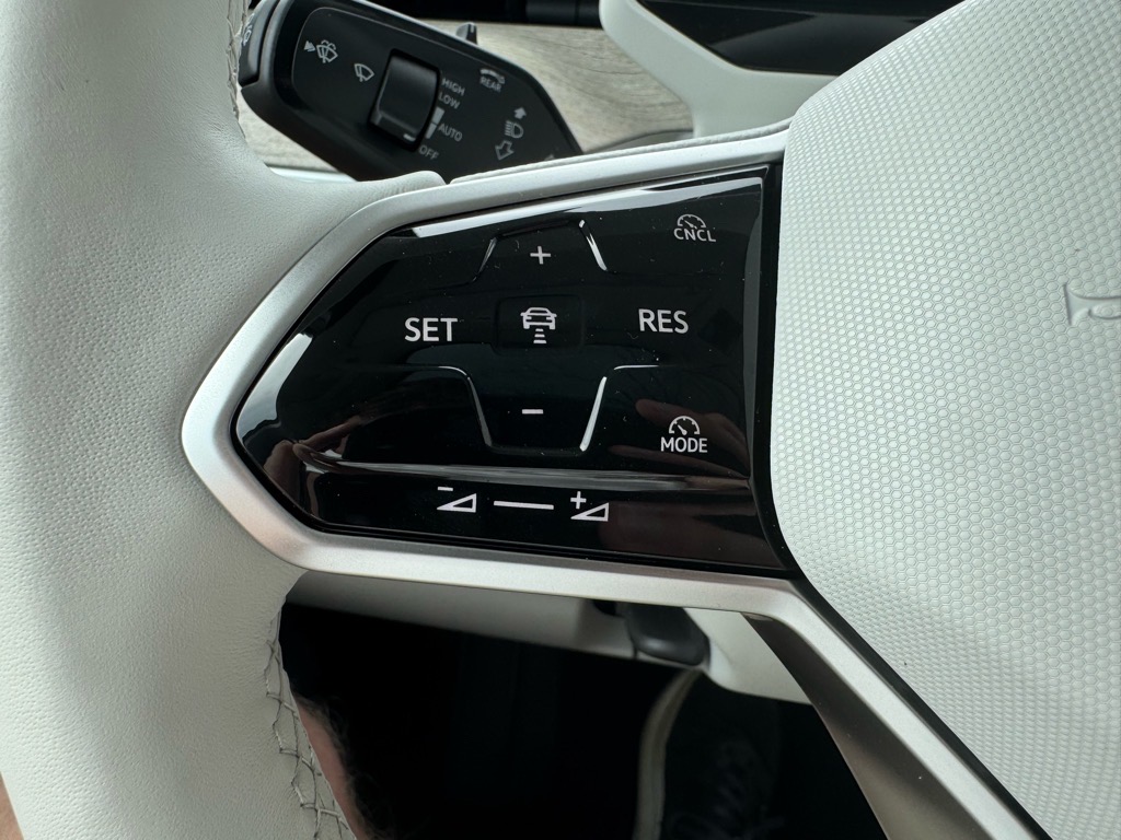 Vehicle image 32 of 47