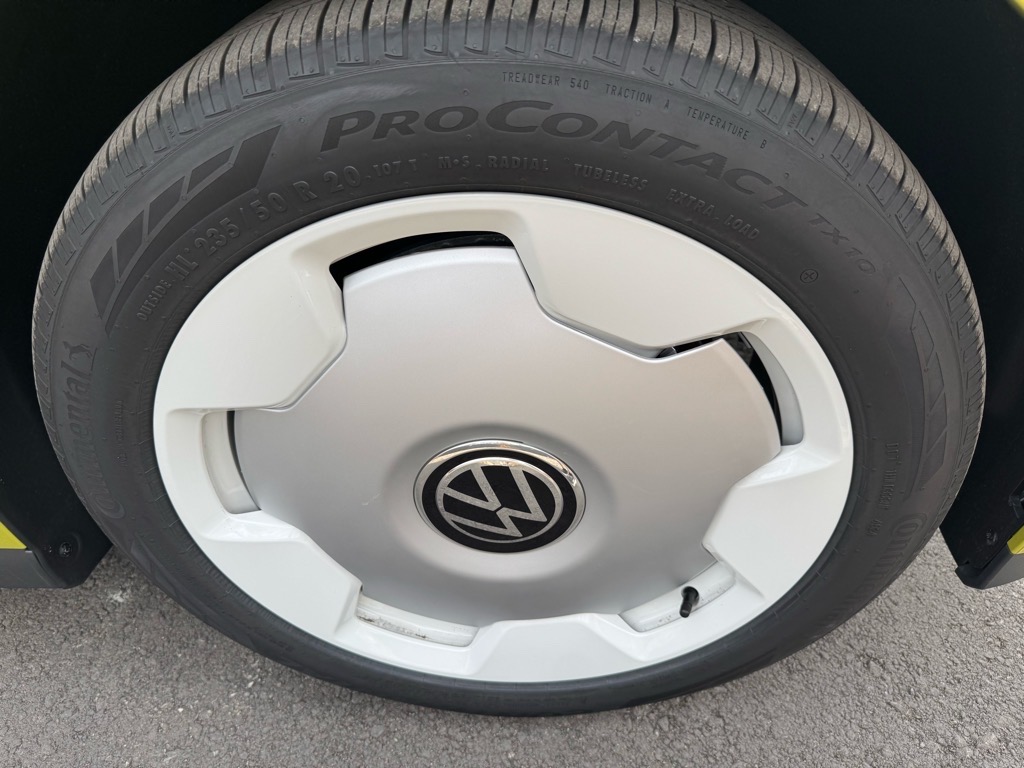 Vehicle image 10 of 47