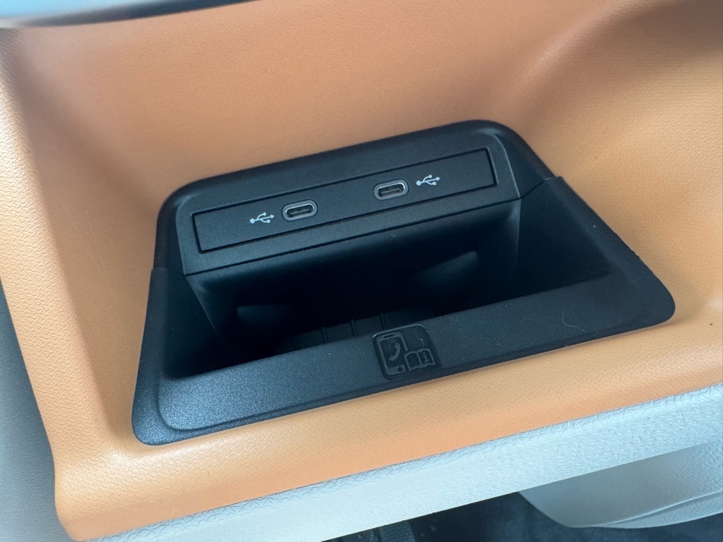 Vehicle image 41 of 47