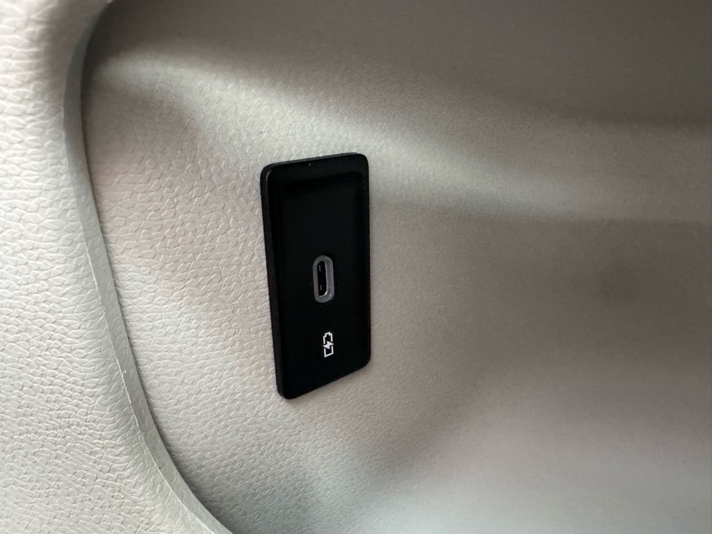 Vehicle image 23 of 47