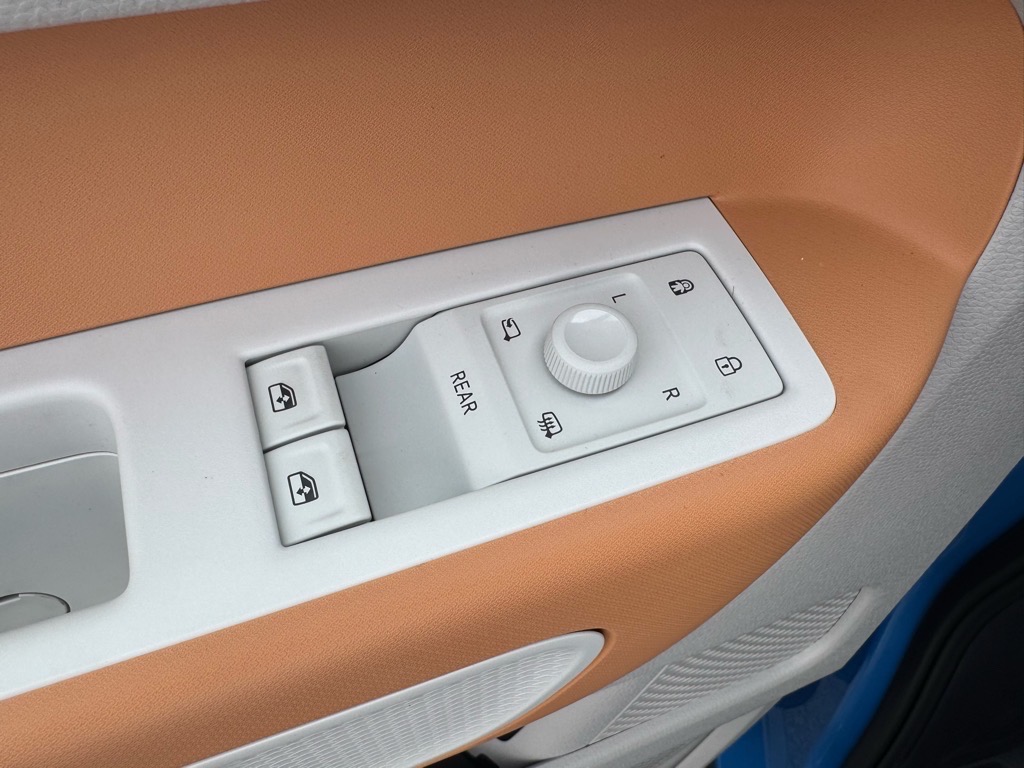 Vehicle image 28 of 46