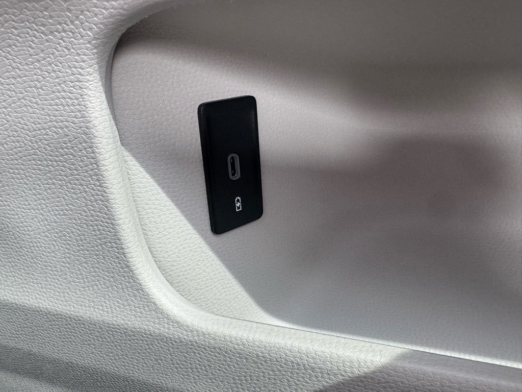 Vehicle image 22 of 46