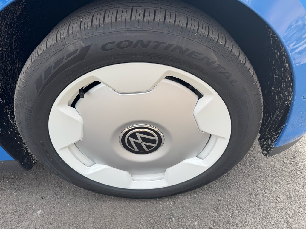 Vehicle image 11 of 46