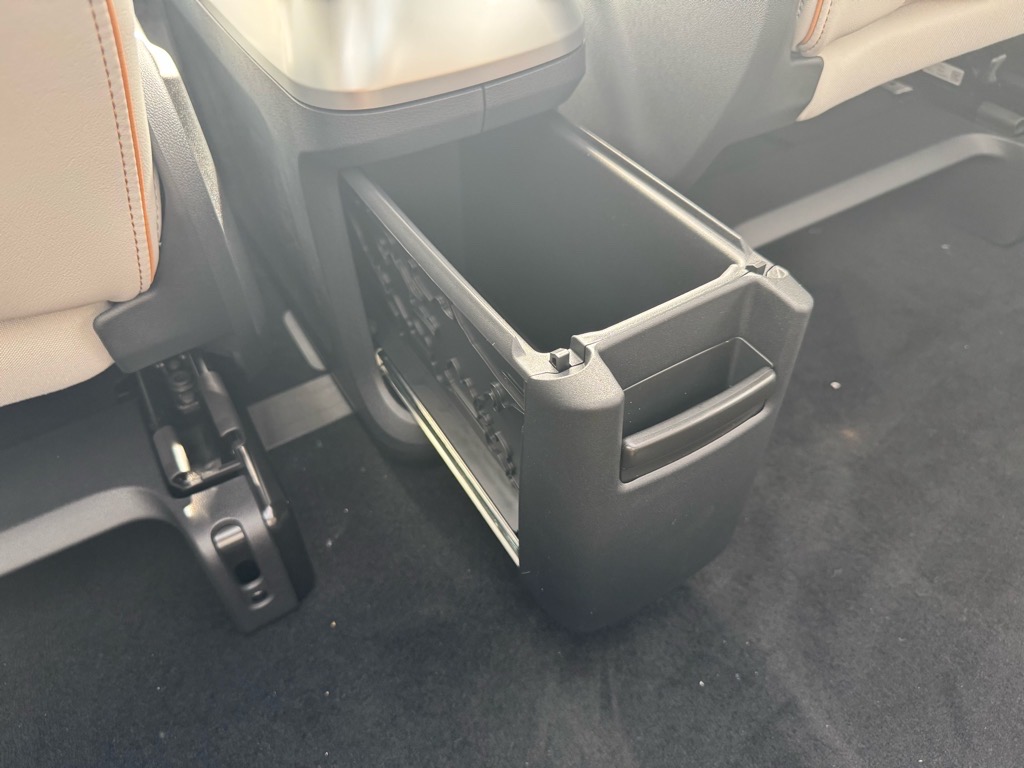 Vehicle image 25 of 46