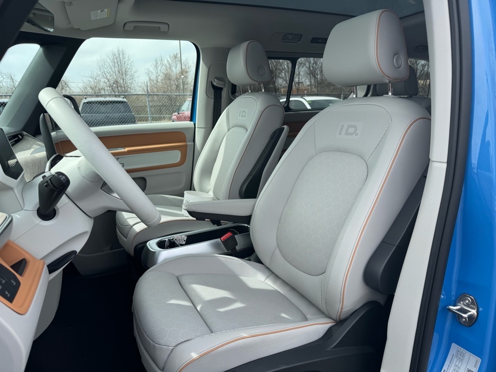 Vehicle image 27 of 46