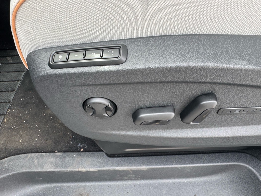 Vehicle image 29 of 46