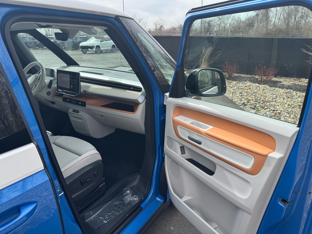 Vehicle image 12 of 46