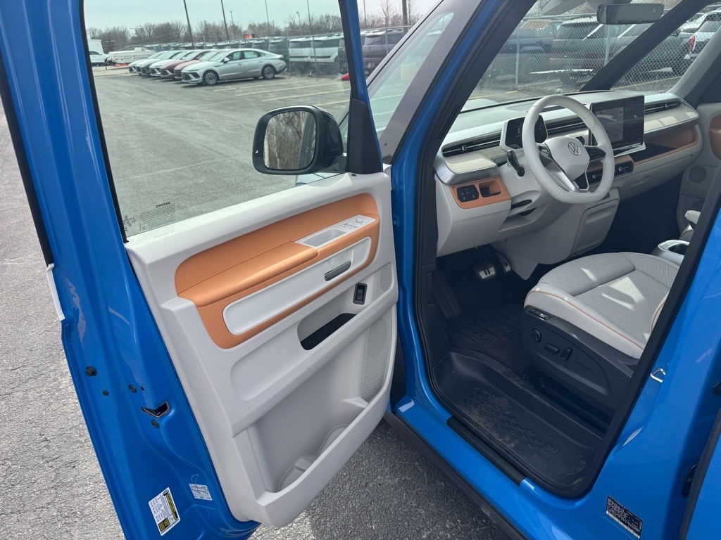 Vehicle image 26 of 46