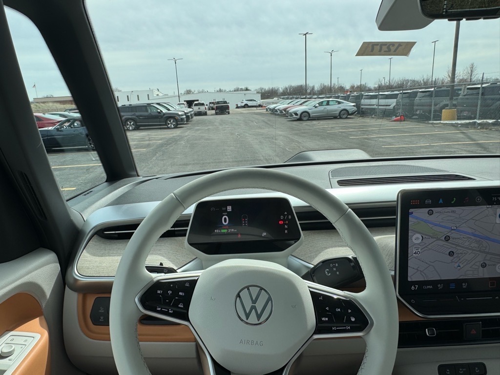 Vehicle image 31 of 46