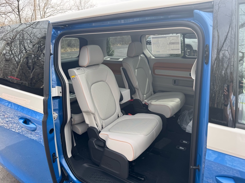 Vehicle image 16 of 46