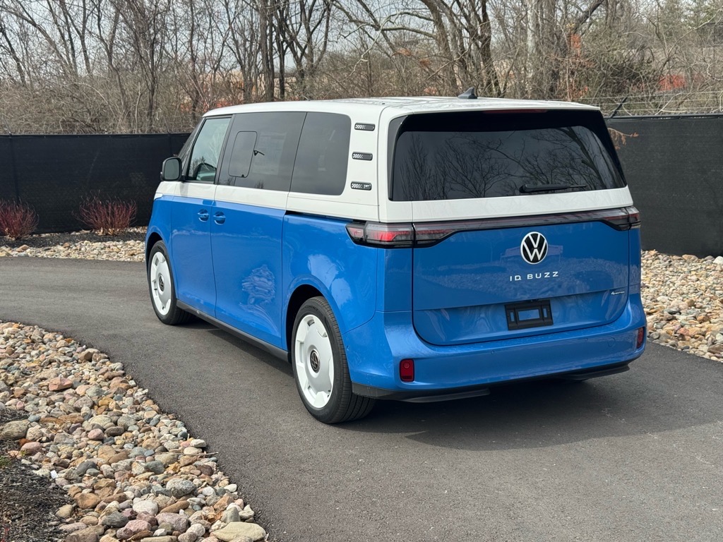 Vehicle image 9 of 46