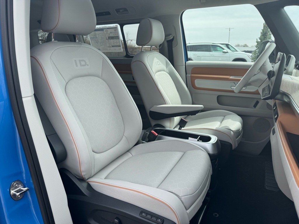 Vehicle image 15 of 46